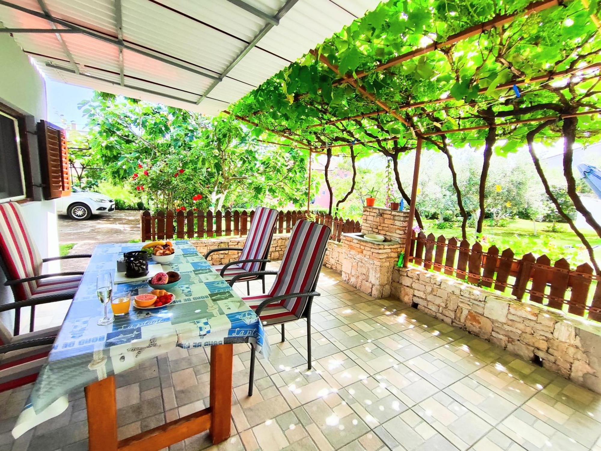 Apartments Pavao 1402 Пула Екстериор снимка